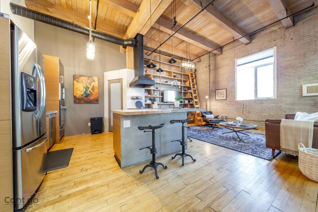Historic Jd Loft, Near Ice District, Rogers Place, Ug Parking Edmonton Extérieur photo