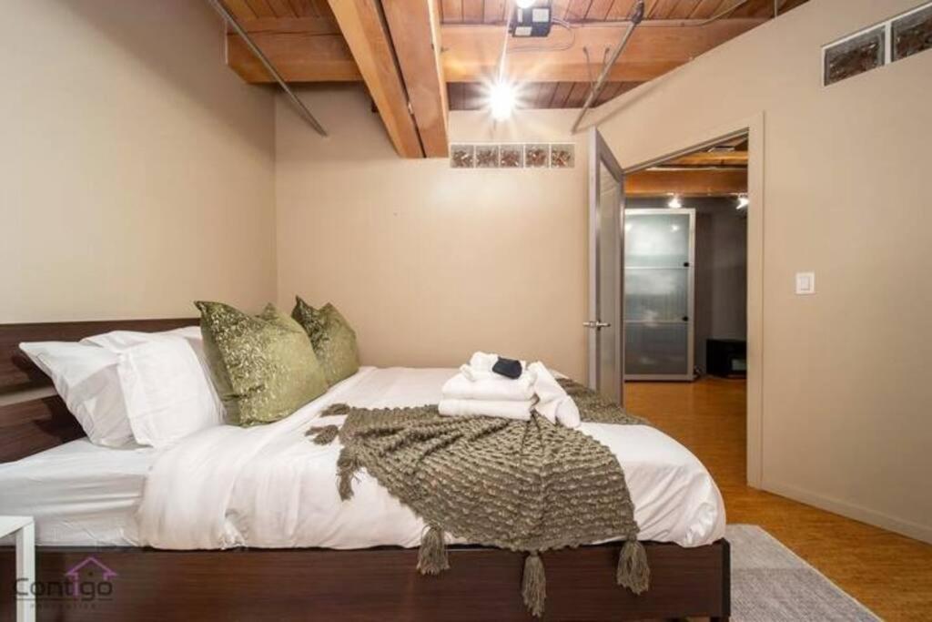 Historic Jd Loft, Near Ice District, Rogers Place, Ug Parking Edmonton Extérieur photo