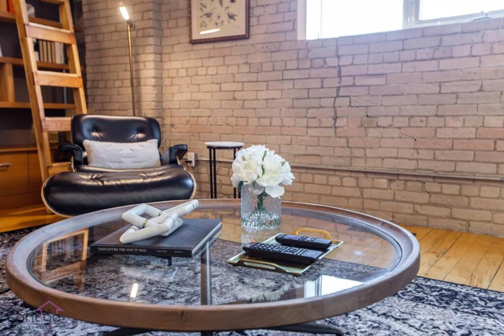 Historic Jd Loft, Near Ice District, Rogers Place, Ug Parking Edmonton Extérieur photo